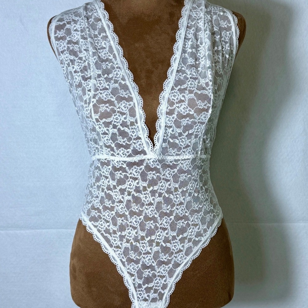 Victoria's Secret White Lace Deep V Teddy Bodysuit Lingerie Large - Picture 5 of 15